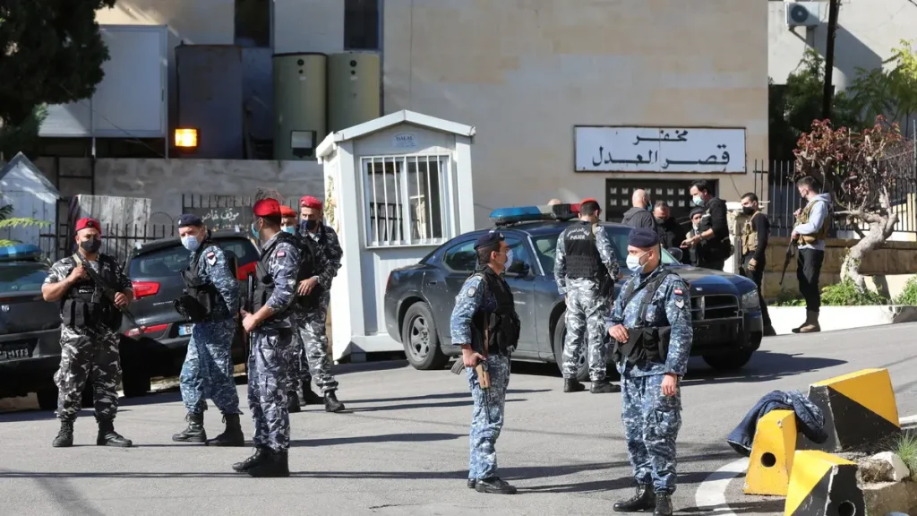 بينهم فلسطنيون وسوريون..هروب 31 موقوفا بسجن يستنفر الشرطة بلبنان