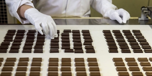 مصنع “باري كالبو” لمنتجات الشوكولا يستأنف إنتاجه بعد تلوث السالمونيلا