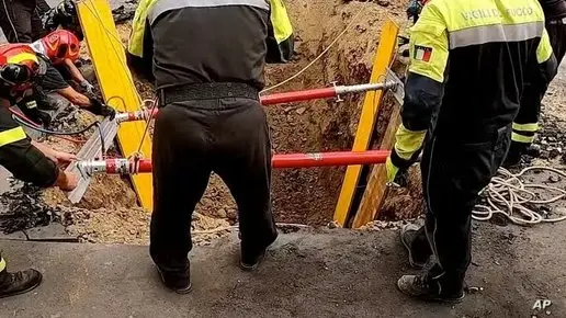 إنقاذ إيطالي قضى 8 ساعات تحت نفق منهار