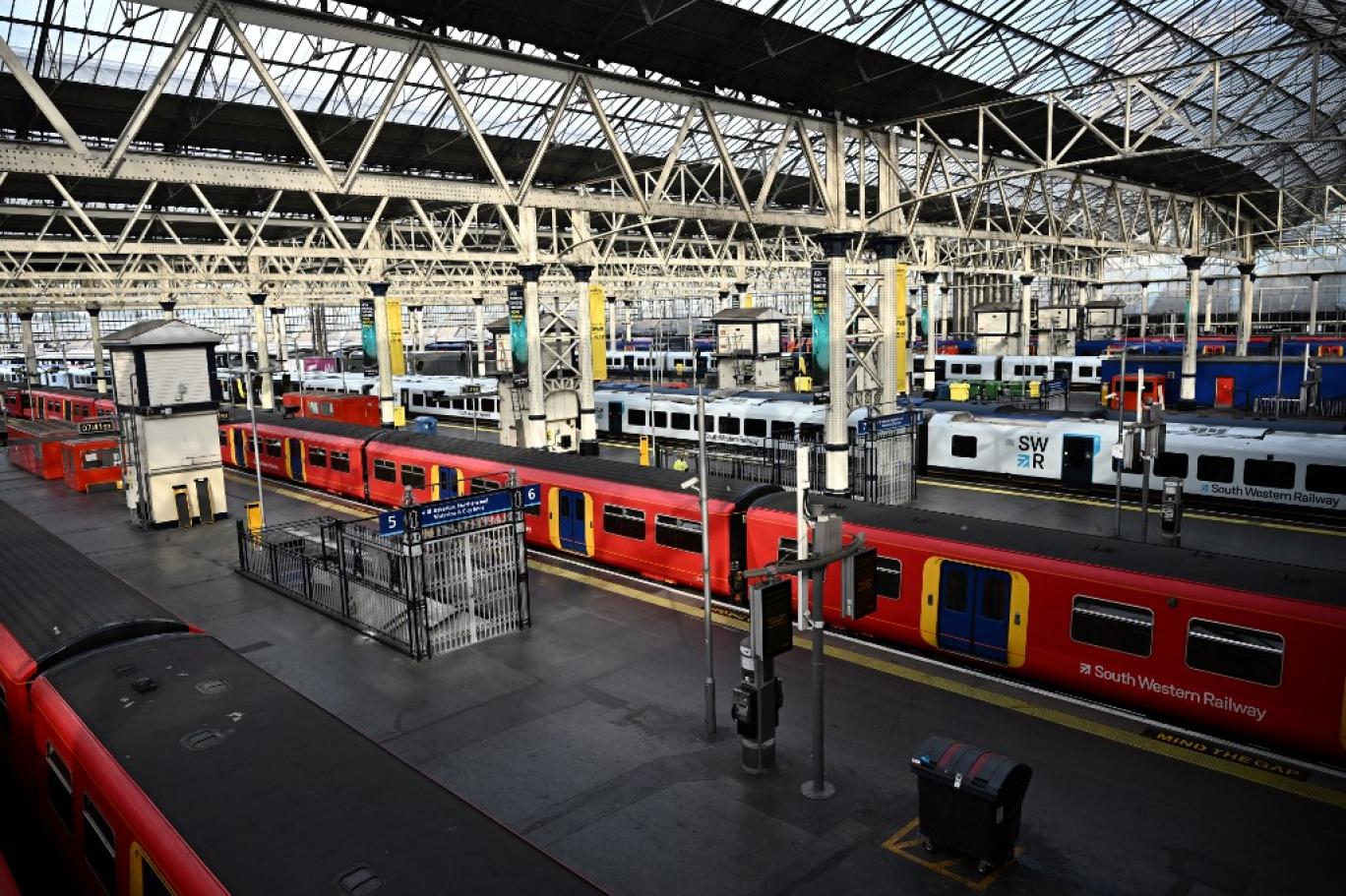 إضراب يربك شبكة القطارات ببريطانيا