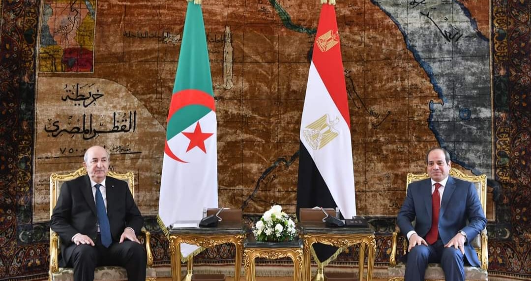 “توتر” العلاقة بين مصر والجزائر يعزز احتمال تأجيل القمة العربية