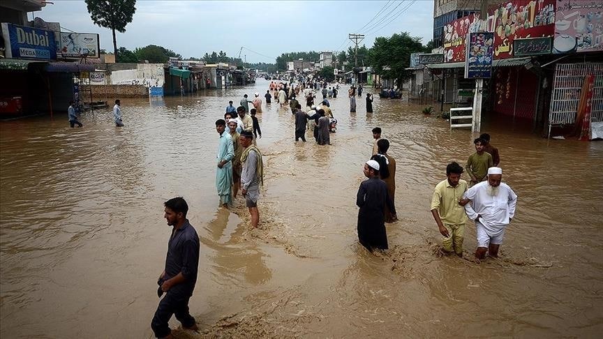حصيلة فيضانات باكستان تتجاوز 1200