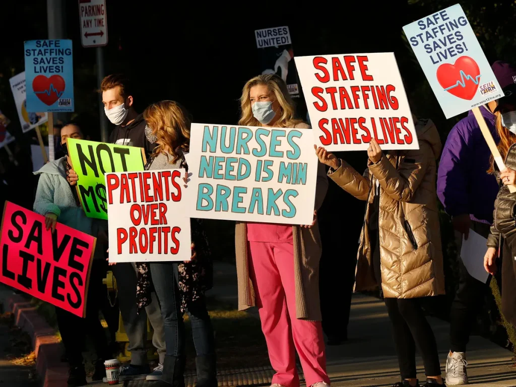 أمريكا تشهد أكبر إضراب للممرضين في تاريخها