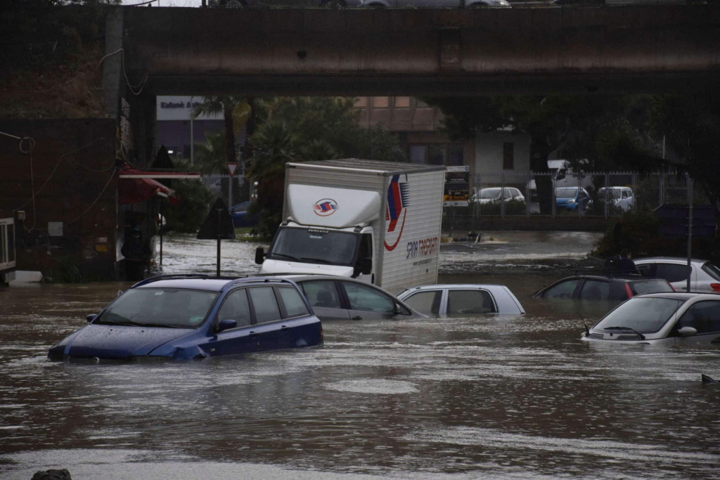 7 قتلى بسبب أمطار غزيرة وفيضانات بإيطاليا