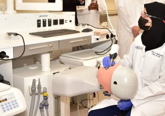 تحذيرات من شهادات مضللة تتيح التدخل في أفواه المرضى دون تكوين طبي