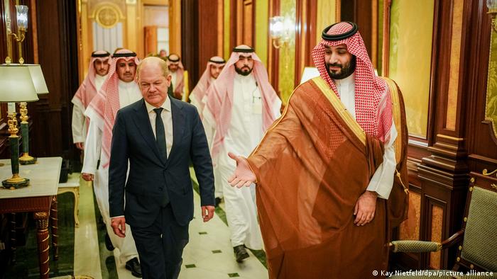 المستشار الألماني يقود مفاوضات مع قطر والسعودية للحصول على الطاقة
