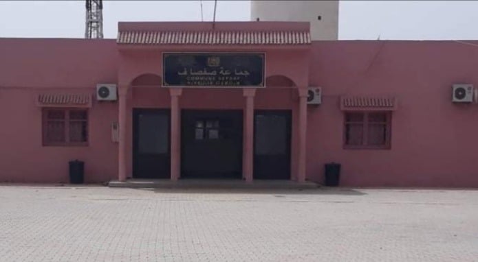 اقتنى سيارة فارهة عوض شاحنة للمياه..رئيس جماعة يواجه تهما جنائية