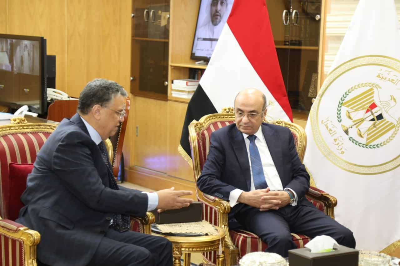 وزير العدل يبحث تعزيز التعاون مع مصر