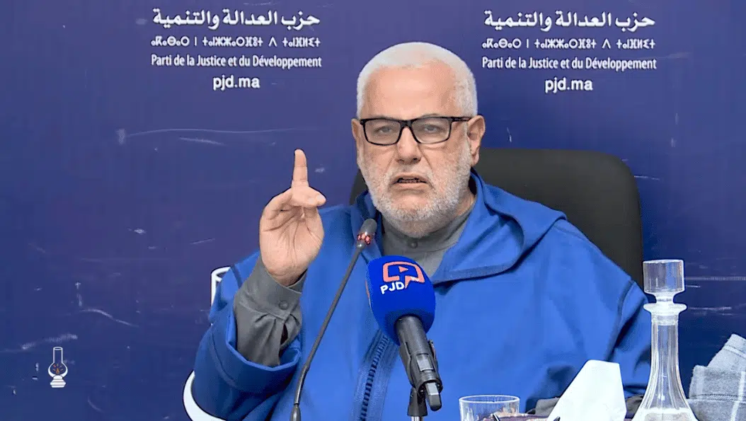 البيجيدي يتضامن مع زياش ويدعو الحكومة للشفافية في ظل تداعيات حرب إيران