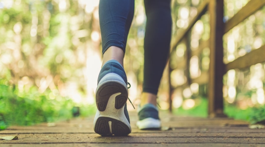 دراسة تحدد عدد الخطوات التي يجب أن تمشيها يوميا من أجل صحة جيدة