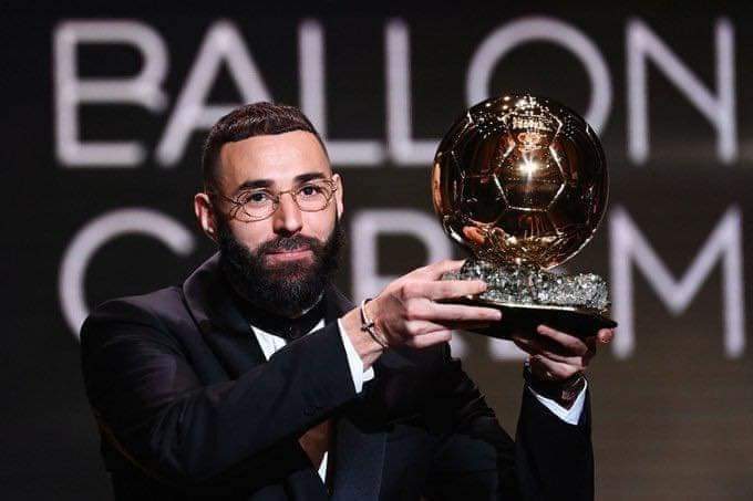 بنزيمة يحرز الكرة الذهبية لأفضل لاعب عام 2022