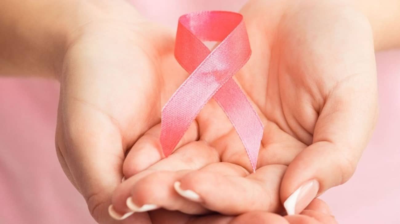حملة أكتوبر الوردي.. هذه علامات تدل على إصابتك بمرض سرطان الثدي