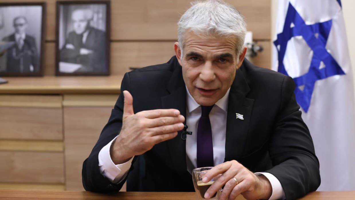 لابيد: هدفنا الانفصال عن الفلسطينيين لذلك نحتاج التحدث معهم