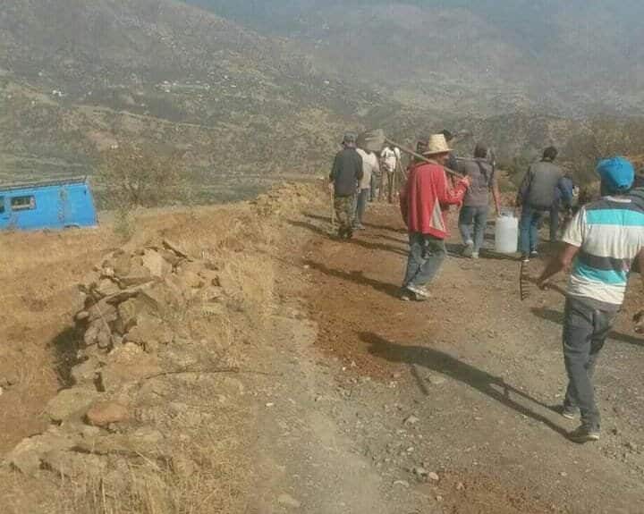قرويون بتاونات يفكون العزلة عن دواويرهم.. ومستشار: الطريق نقطة سوداء