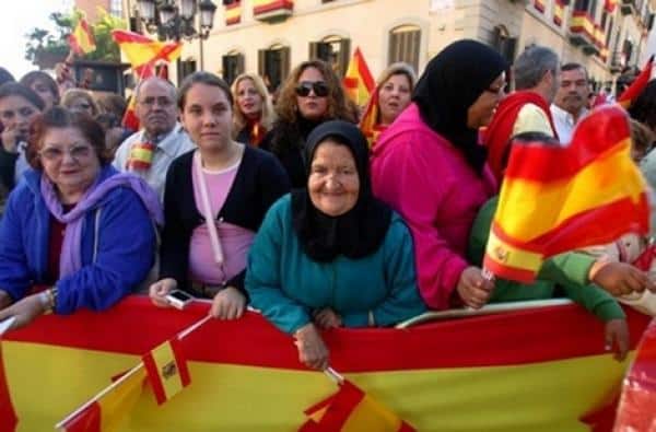 المغاربة يتصدرون الجاليات المقيمة قانونيا بإسبانيا