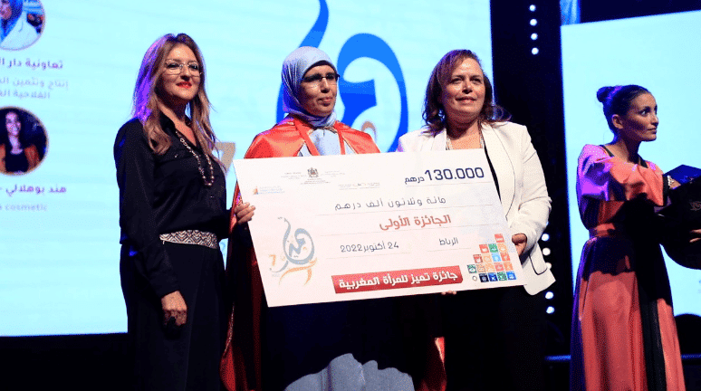 تتويج الفائزات بجائزة “تميز للمرأة المغربية” في ليلة الاعتراف بإسهامات النساء في التنمية المستدامة