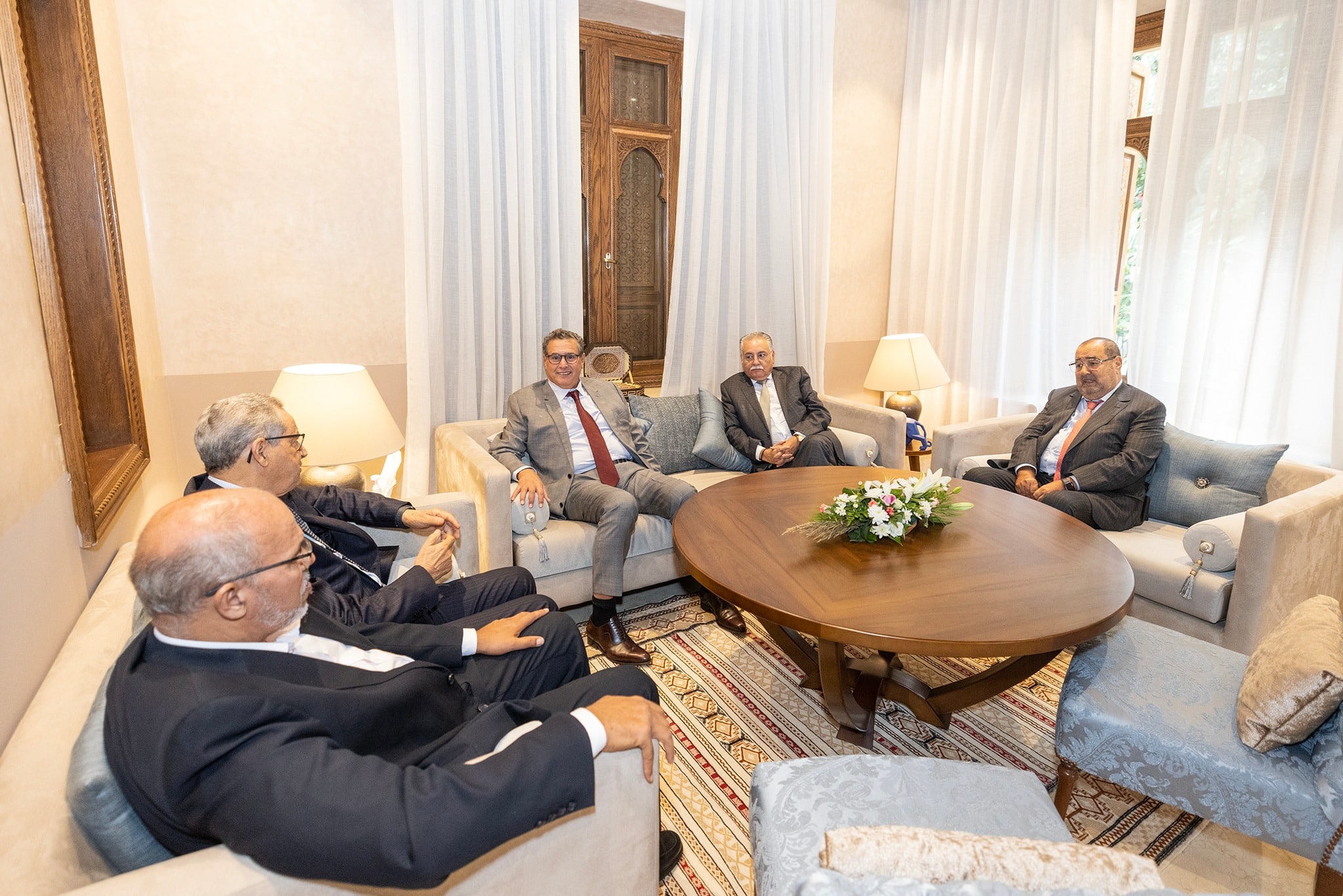 المعتصم مستشار أخنوش يمثل بنكيران بلقاء المعارضة ورئيس الحكومة