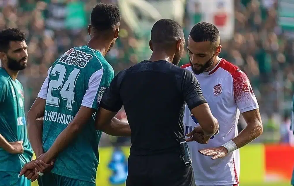 الرجاء يطالب بفتح تحقيق في “مجزرة” الديربي ويلوح برفع تظلمه إلى “الفيفا”