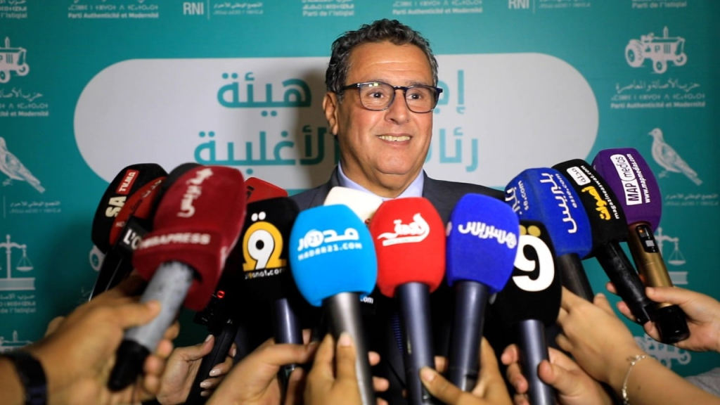 أخنوش يكشف تفاصيل أول اجتماع للأغلبية بعد افتتاح البرلمان