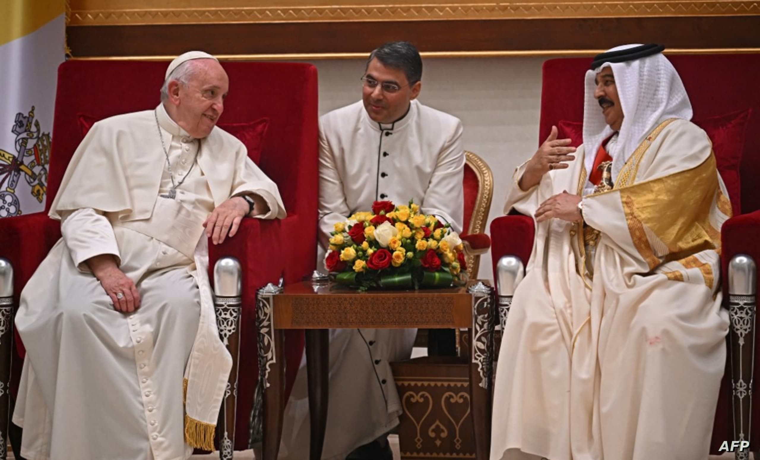 البابا فرنسيس يصل إلى البحرين