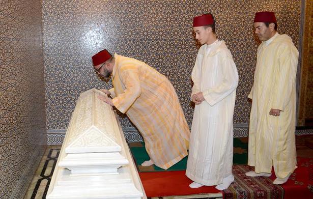 الملك يترأس حفلا دينيا في ذكرى وفاة الحسن الثاني