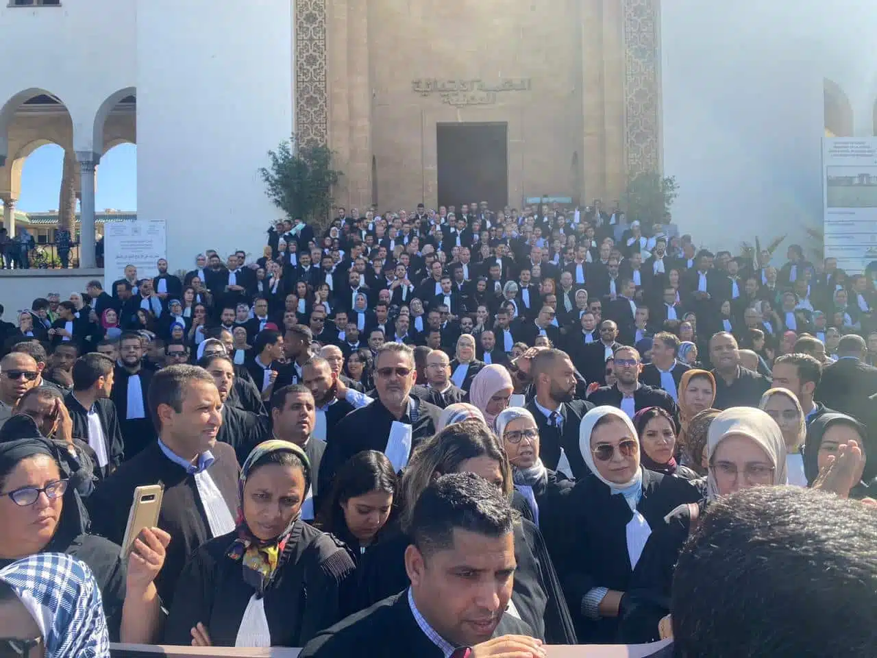 المعارضة تحذر من المساس باستقلالية المحامين وفرض وصاية إدارية على المهنة