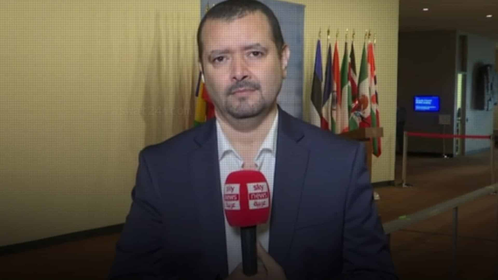أحرجه هلال وطردته سكاي نيوز.. بوشفرة إلى قناة الحرة