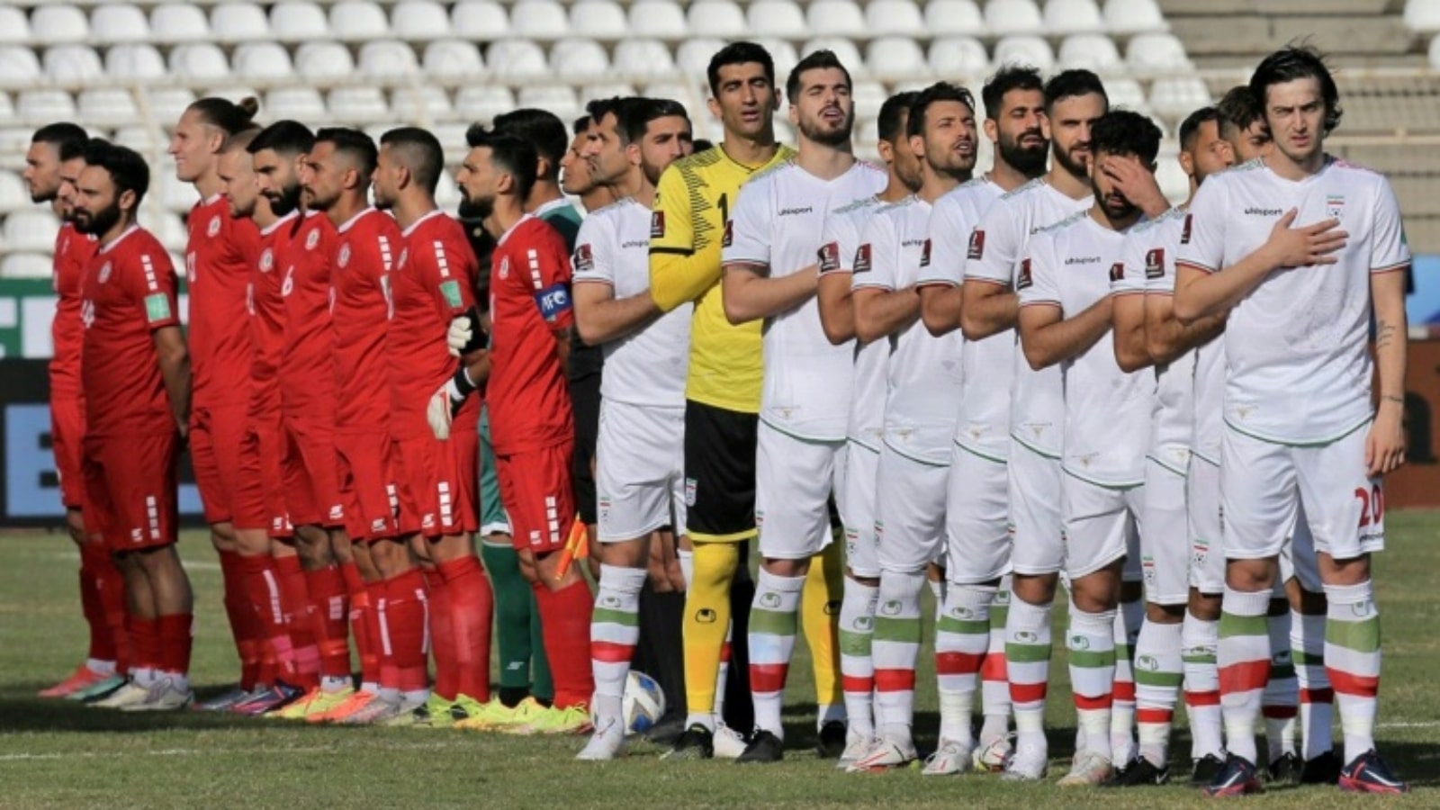 لاعبو المنتخب الإيراني يرفضون ترديد النشيد الوطني تضامنا مع الاحتجاجات