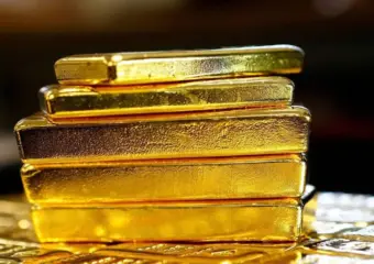 أسعار الذهب تتراجع متأثرة بارتفاع الدولار