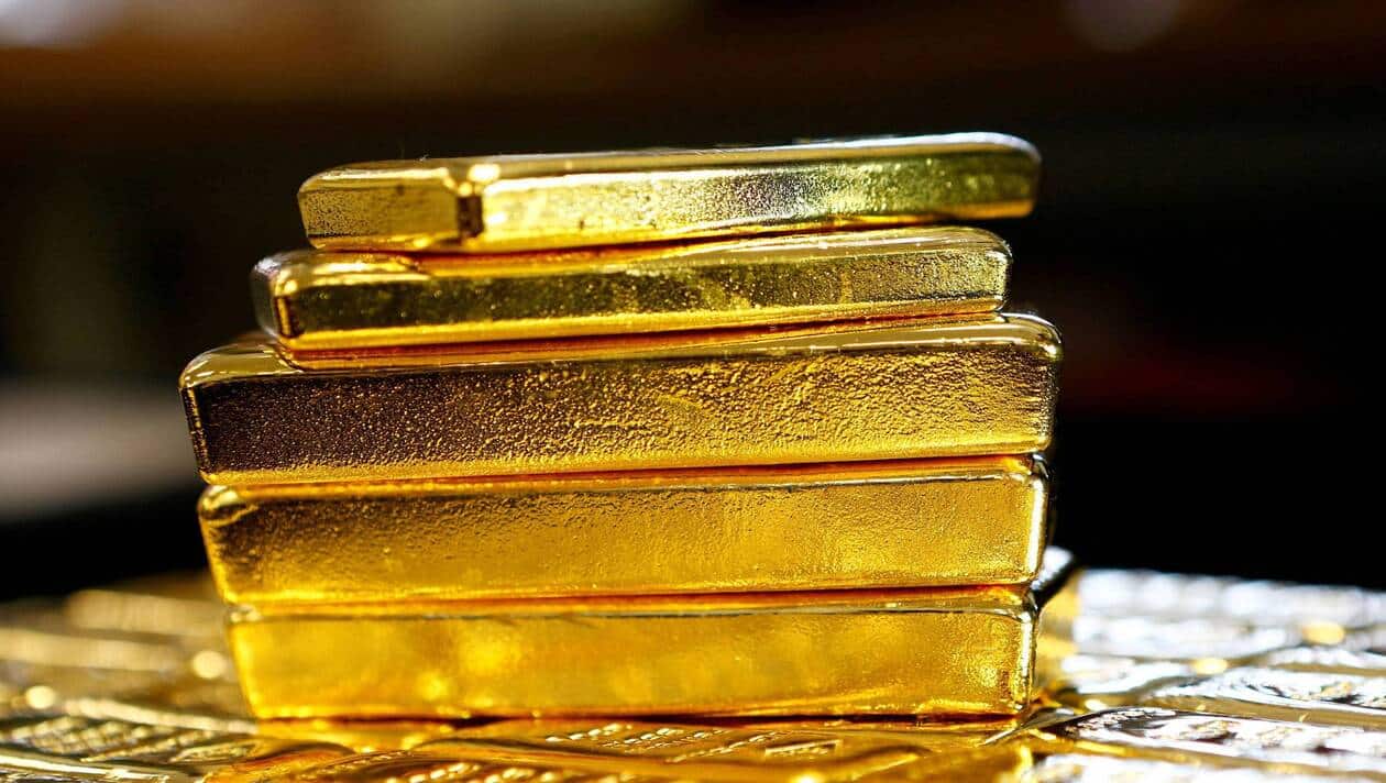 الذهب يدنو من أعلى مستوياته في شهرين
