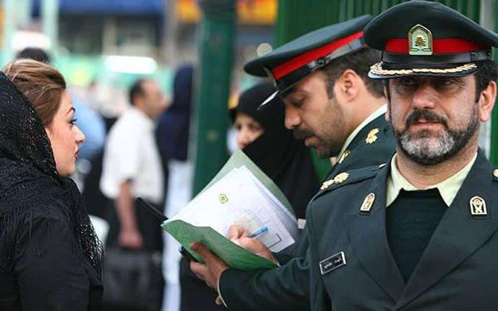 إيران تحلّ “شرطة الأخلاق” المتهمة في قضية مقتل الشابة مهسا أميني
