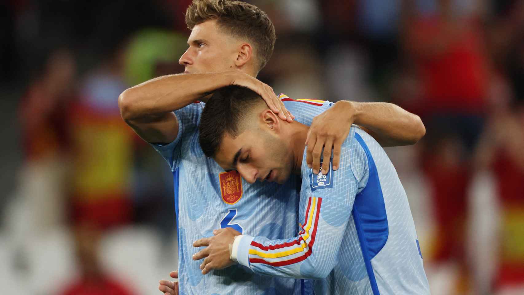 خلافا للمدرب.. اللاعب الإسباني توريس منتقدا الحكم: هناك أوقات لعبنا ضد 12لاعبا