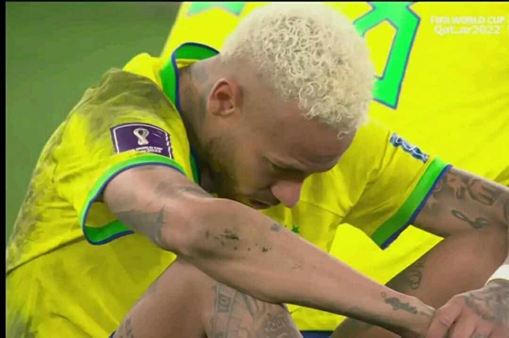 نيمار يعادل أهداف بيلي ويغادر المونديال باكيا