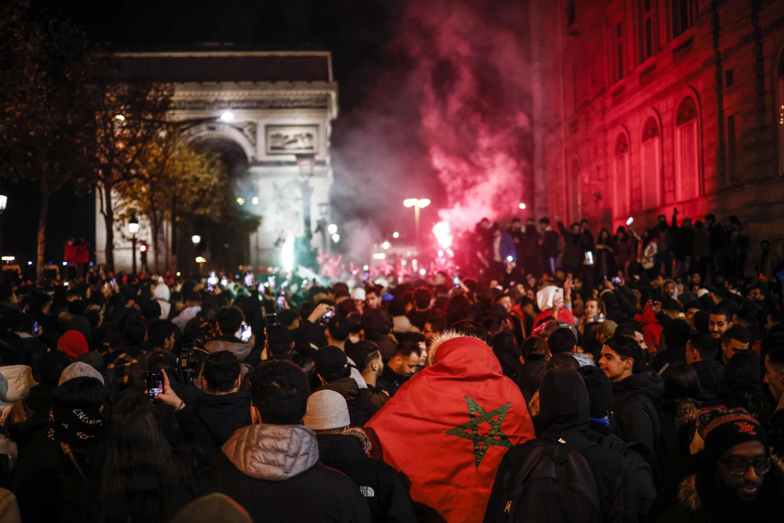 فرنسا تحبس أنفاسها.. نشرت ألاف رجال الشرطة واتحاد المساجد يدعو للروح الرياضية