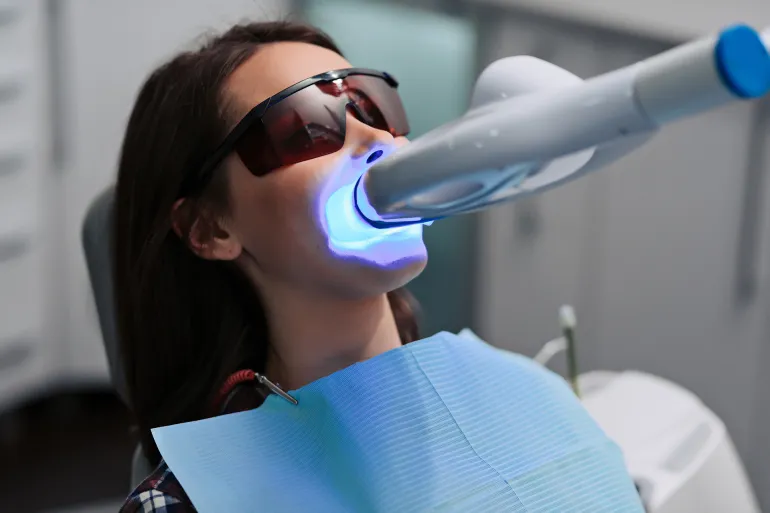 11 سؤالا عن استخدامات الليزر في طب الأسنان وآفاقه ومخاطره الجانبية