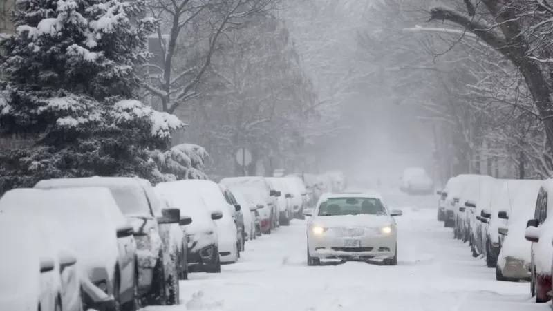عاصفة ثلجية تودي بحياة 17 شخصا بأمريكيا
