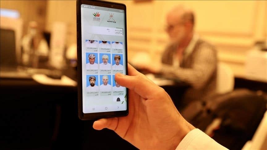 عُمان.. أول انتخابات بلدية بالهواتف الذكية بمشاركة 39 بالمئة