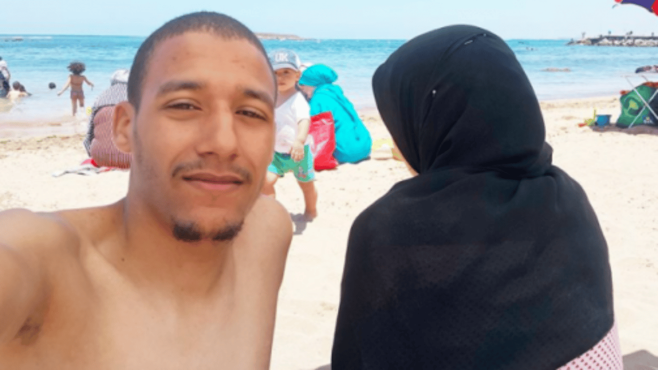 “الشيخ سار”.. سباحة ضد منطق العصر!