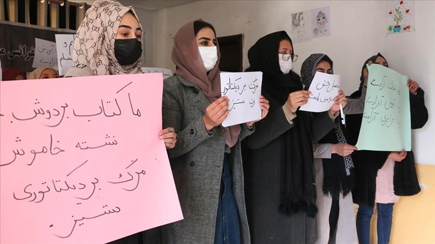 “الأمن الدولي” يحث “طالبان” على تغيير سياسة استبعاد النساء