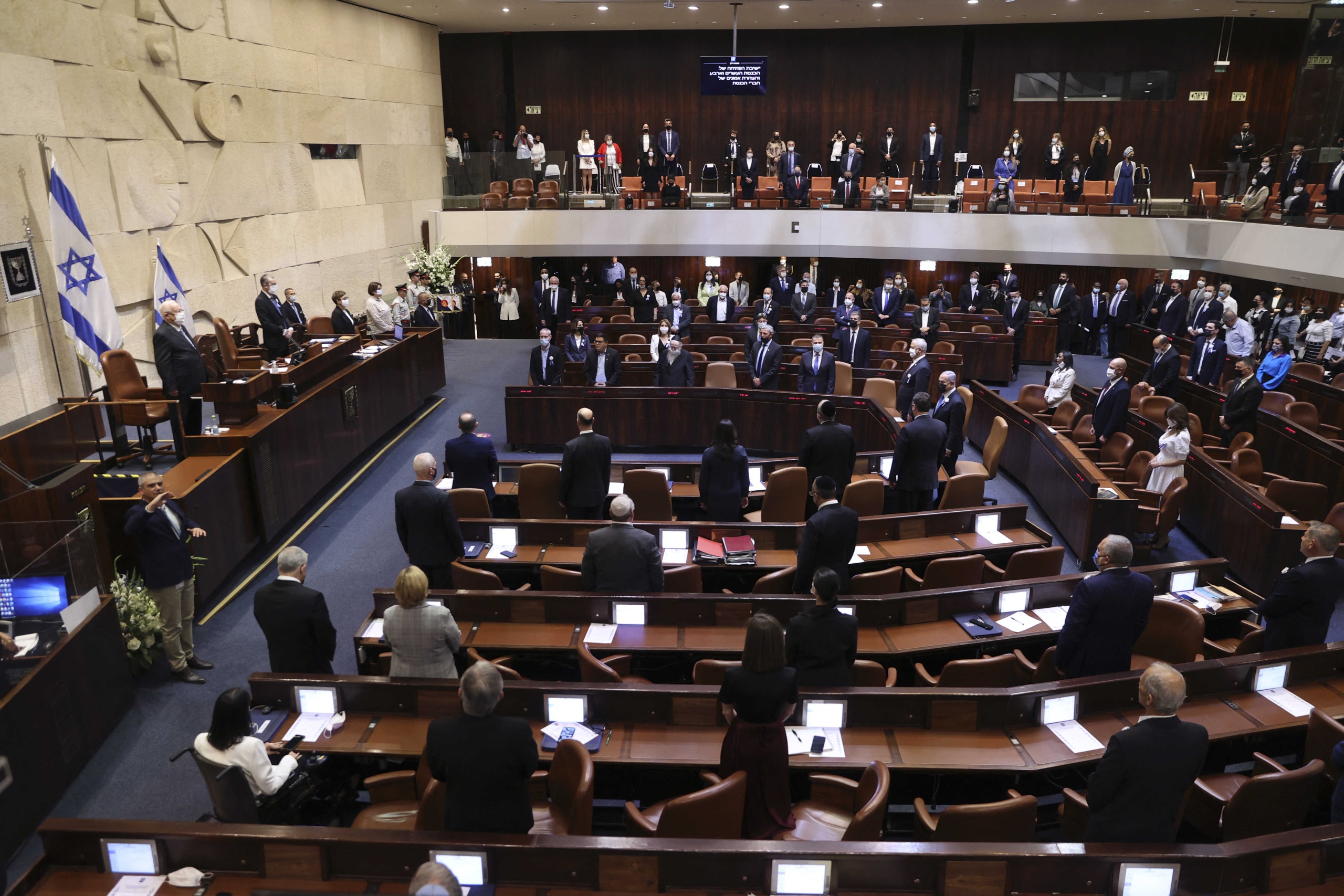 “الكنيست” يصادق على تنصيب الحكومة الجديدة بإسرائيل
