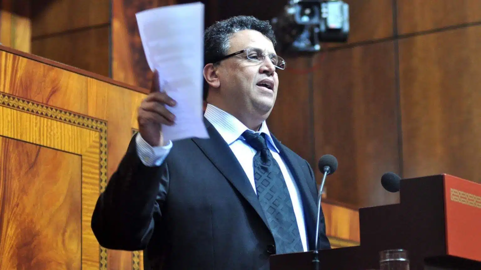 أبوه مشرف على المباراة.. هل تدفع فضيحة نجاح ابن وزير العدل بالمحاماة وهبي للاستقالة؟