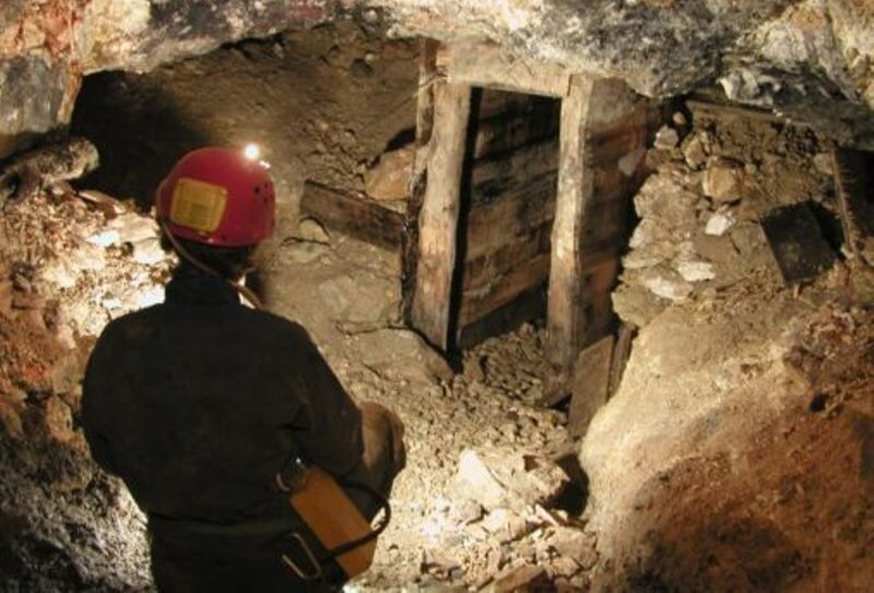 الحكومة تمنح 272 رخصة استثنائية لاستغلال الفحم الحجري والرصاص والزنك