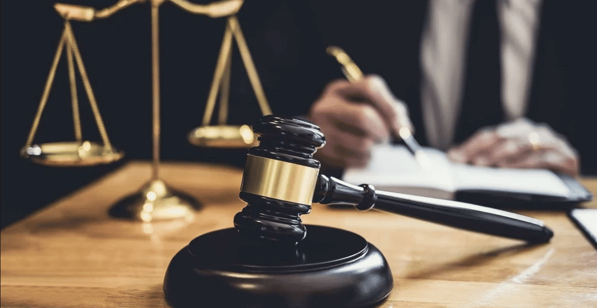 هيأة حقوقية تطالب بالتحقيق في نتائج امتحانات المحاماة و”الضغوط” التي تعرض لها وزير العدل