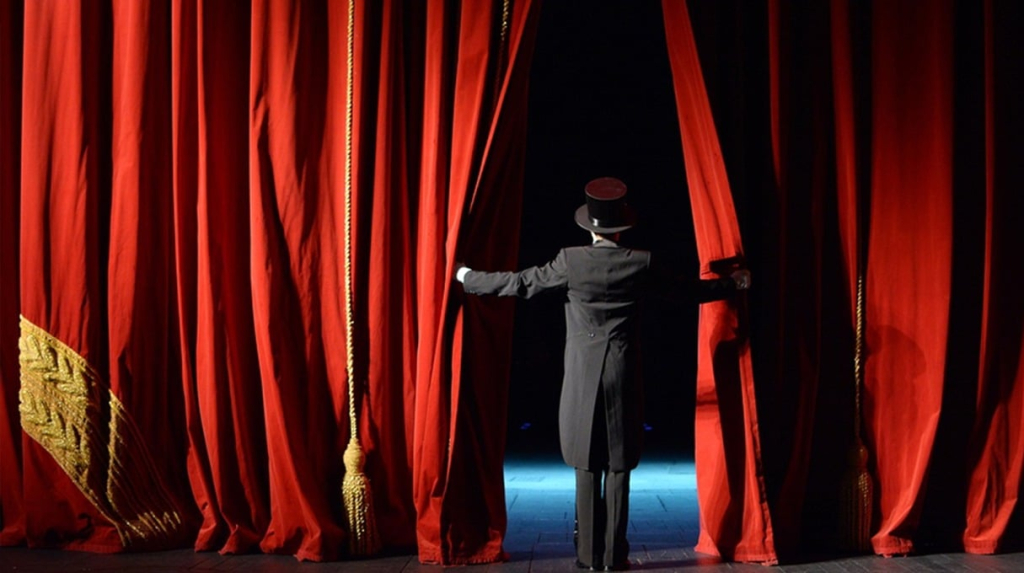 لماذا المسرح المغربي متوهّج بالخارج وواقعه مظلم على المستوى الوطني؟