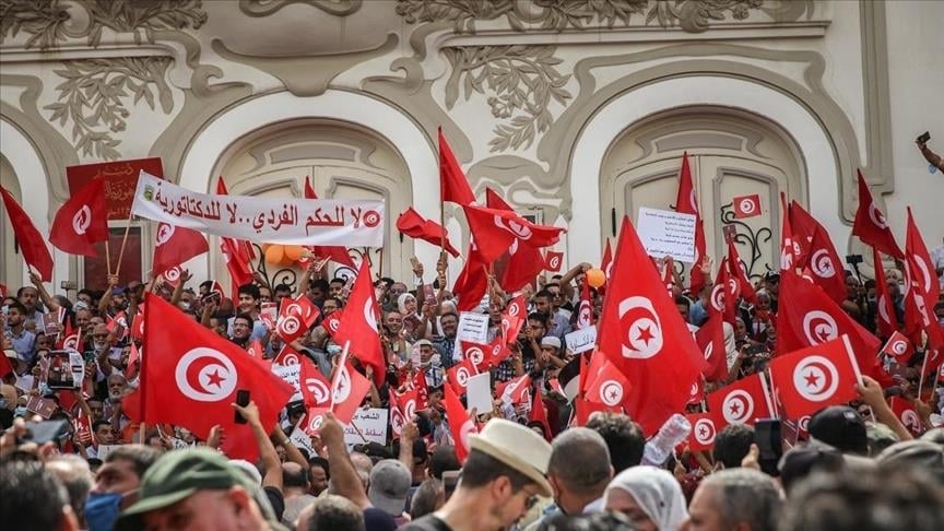 تونس.. المئات يحتجون ضد مسار “سعيد” السياسي