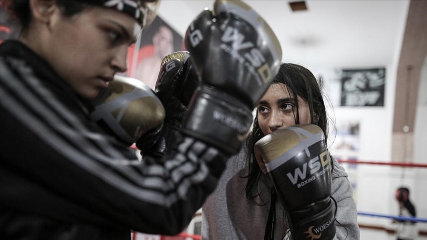 من المنزل إلى الشارع.. الملاكمة النسائية في غزة تواجه التحديات لتحقيق الطموحات