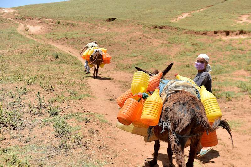 الحكومة تنهي “فوضى” استغلال توزيع الجمعيات للماء الشروب بالعالم القروي