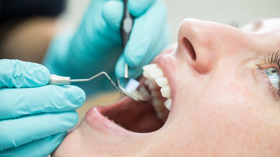 “الكنوبس” يخفض تعويض علاجات طب الأسنان وحقوقيون يطالبون الحكومة بالتدخل لإلغاء القرار