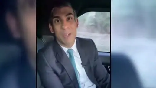 تغريم رئيس وزراء بريطانيا بسبب مقطع مصور “بلا حزام أمان”