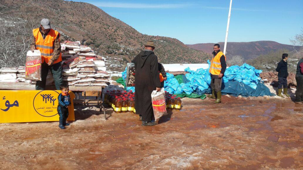 توزيع المساعدات الإنسانية بإقليم خنيفرة لمواجهة البرد القارس